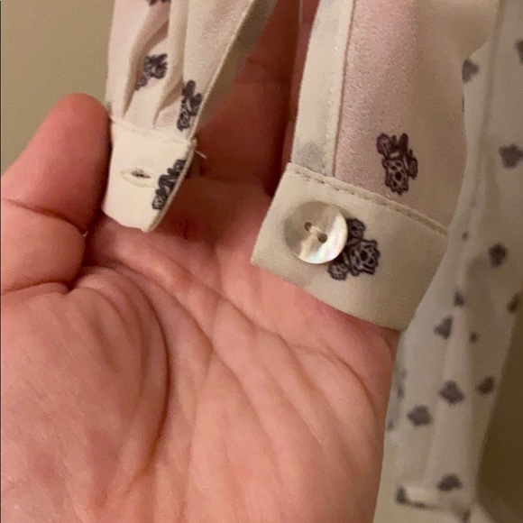 Gorgeous cream sheer blouse - Picture 3 of 6